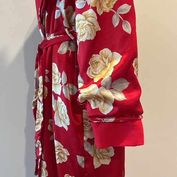 Vintage Victoria’s Secret shoulder pad, satin floral red robe size xs/s - Picture 4 of 10